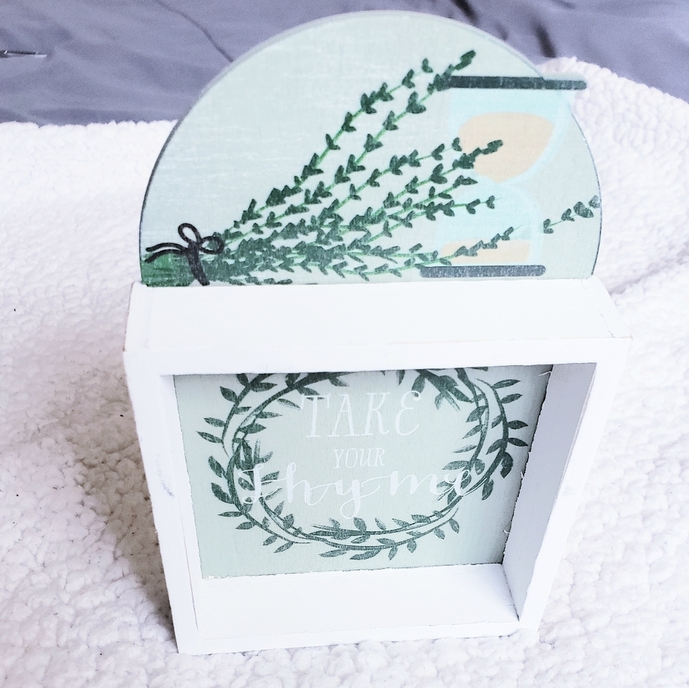 Green and White Take your Thyme Small Decor. NWT.